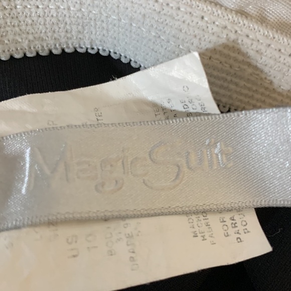 MagicSuit Lisa Black and White Graphic Print Swimsuit, 10 - Picture 8 of 9